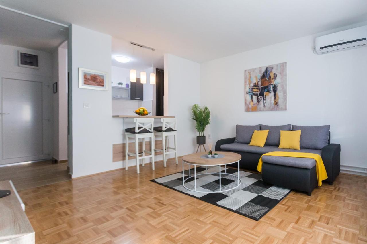 Apartman Lariva Osijek Buitenkant foto